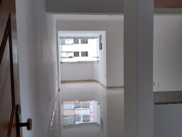 Foto do Apartamento - Alugo apartamento com Luz da manhã e vista livre, sala ampliada, 2/4 com suíte, na região da Plínio Moscoso | Santa Rosas Imóveis