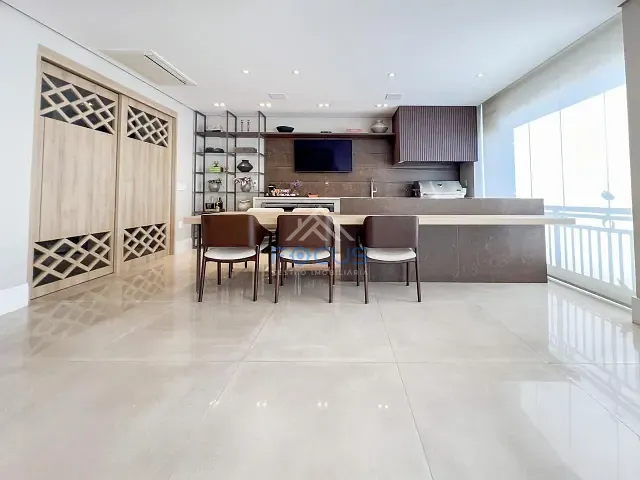 Apartamento com 296m² 4 quartos e 6 banheiros, à venda, no bairro Anhangabaú em Jundiaí