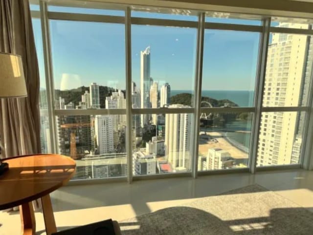 Apartamento 4 quartos e 5 banheiros, à venda, no bairro Centro em Balneário Camboriú