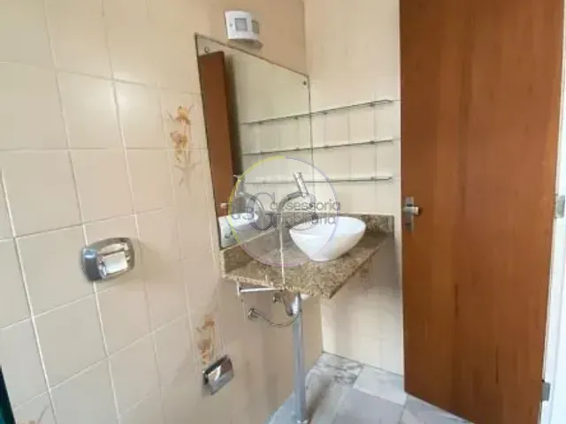 Apartamento 3 quartos e 3 banheiros, para alugar, no bairro Centro em Pelotas