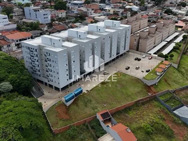 Apartamento com 98m² 3 quartos e 1 banheiro, à venda ou para alugar, no bairro Jardim Marabá em Apucarana