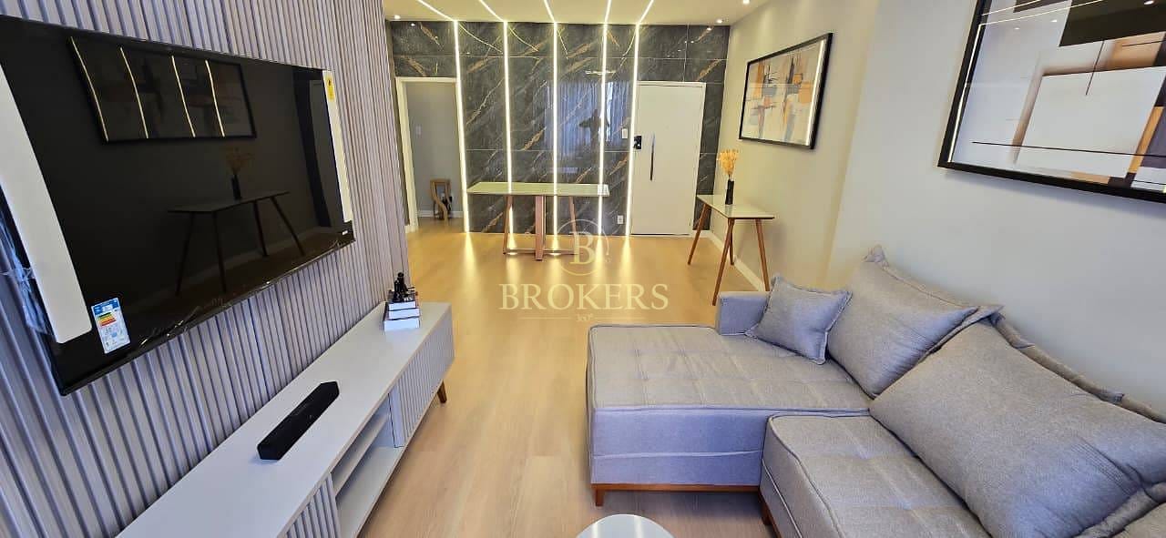 Apartamento à venda Rua Marquês de Abrantes.  3 quartos, 1 suíte,  juntinho à estação de metrô.  120 m2. Porteira Fechada!!! 1 vaga na escritura. 