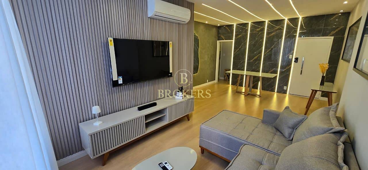 Apartamento à venda Rua Marquês de Abrantes.  3 quartos, 1 suíte,  juntinho à estação de metrô.  120 m2. Porteira Fechada!!! 1 vaga na escritura. 