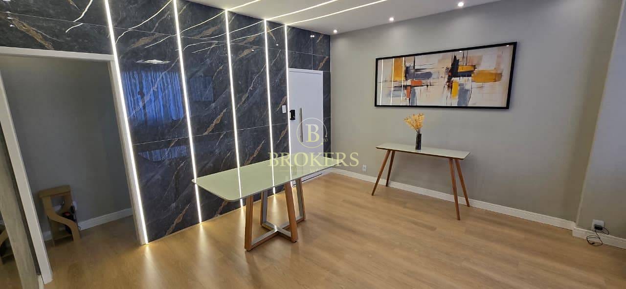 Apartamento à venda Rua Marquês de Abrantes.  3 quartos, 1 suíte,  juntinho à estação de metrô.  120 m2. Porteira Fechada!!! 1 vaga na escritura. 