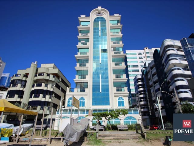 Apartamento com 158m² 4 quartos e 4 banheiros, à venda, no bairro Meia Praia em Itapema