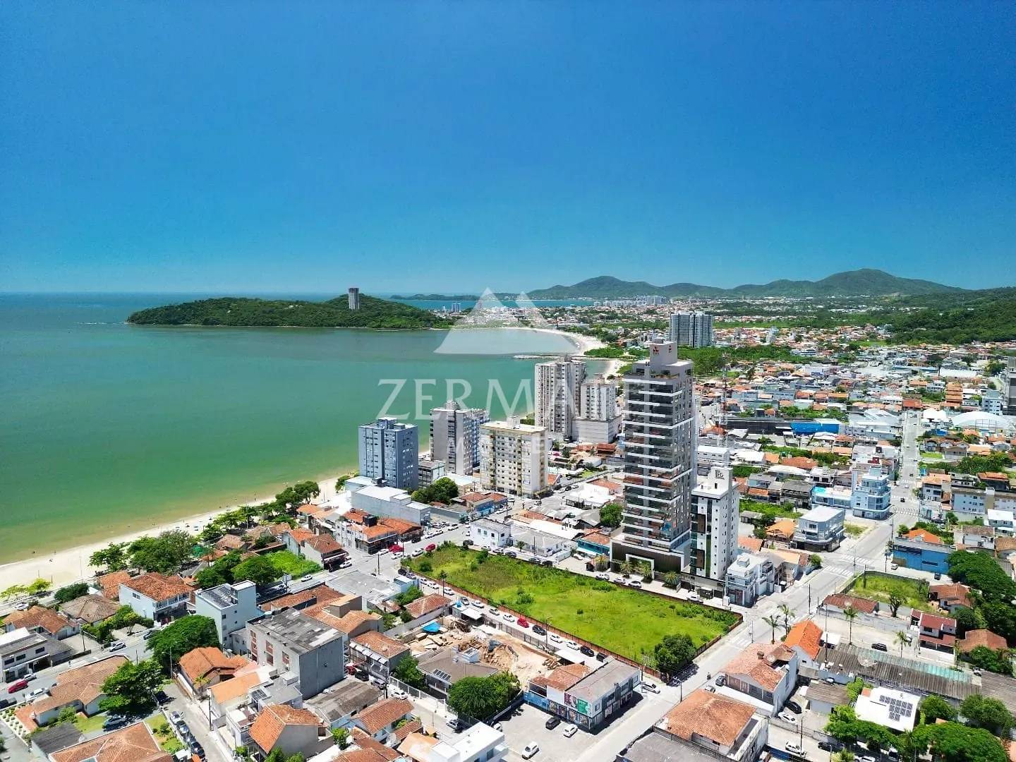 Balneário Piçarras com 2 aptos por andar! - foto 1