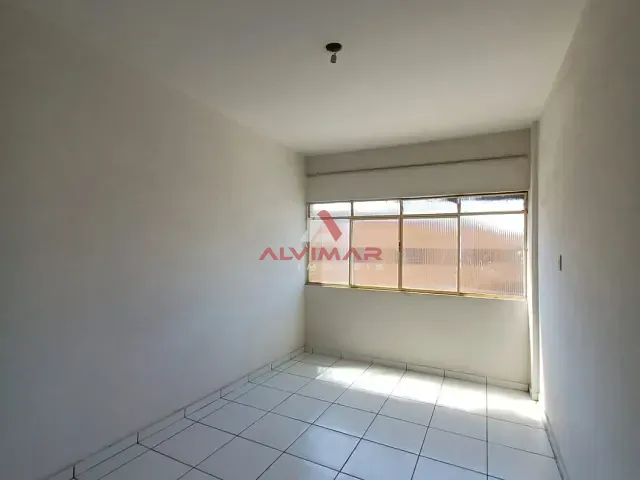 Apartamento 2 quartos e 1 banheiro, para alugar, no bairro Centro em Volta Redonda