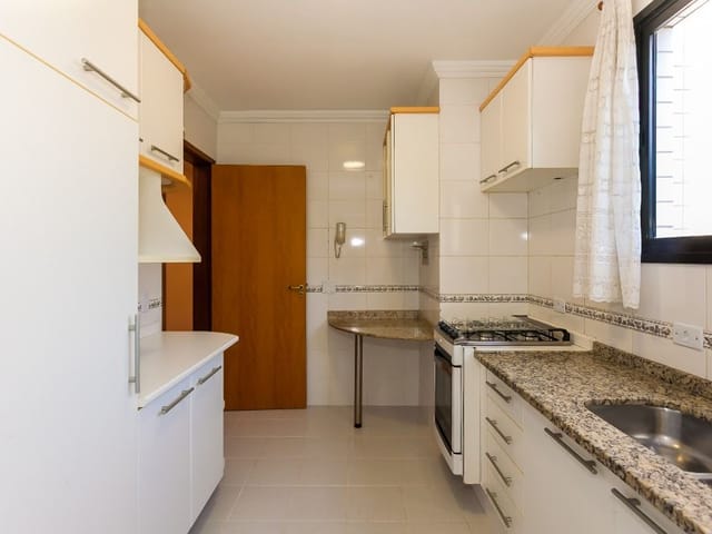 Apartamento 3 quartos e 2 banheiros, para alugar, no bairro Alto da Glória em Curitiba