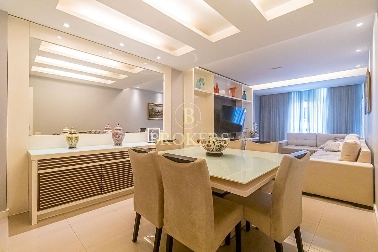 Apartamento à venda, Rua Miguel Lemos - Copacabana. Duplex modernizado, 3 quartos, sendo 1 suíte com closet,  2 vagas - 156 m².