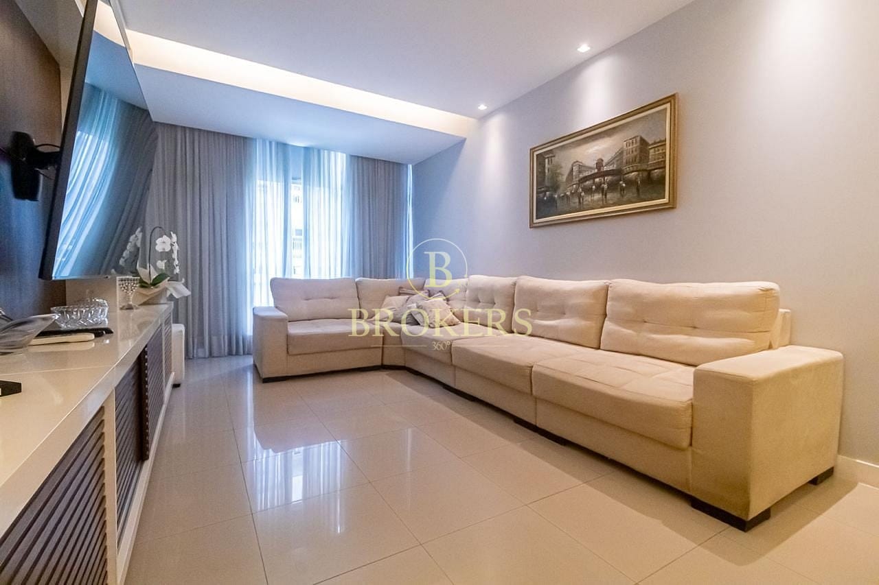 Apartamento à venda, Rua Miguel Lemos - Copacabana. Duplex modernizado, 3 quartos, sendo 1 suíte com closet,  2 vagas - 156 m².