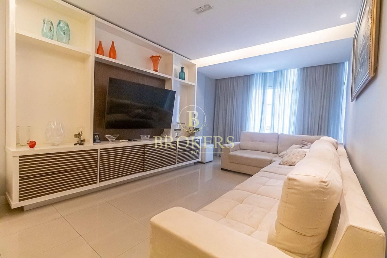 Apartamento à venda, Rua Miguel Lemos - Copacabana. Duplex modernizado, 3 quartos, sendo 1 suíte com closet,  2 vagas - 156 m².