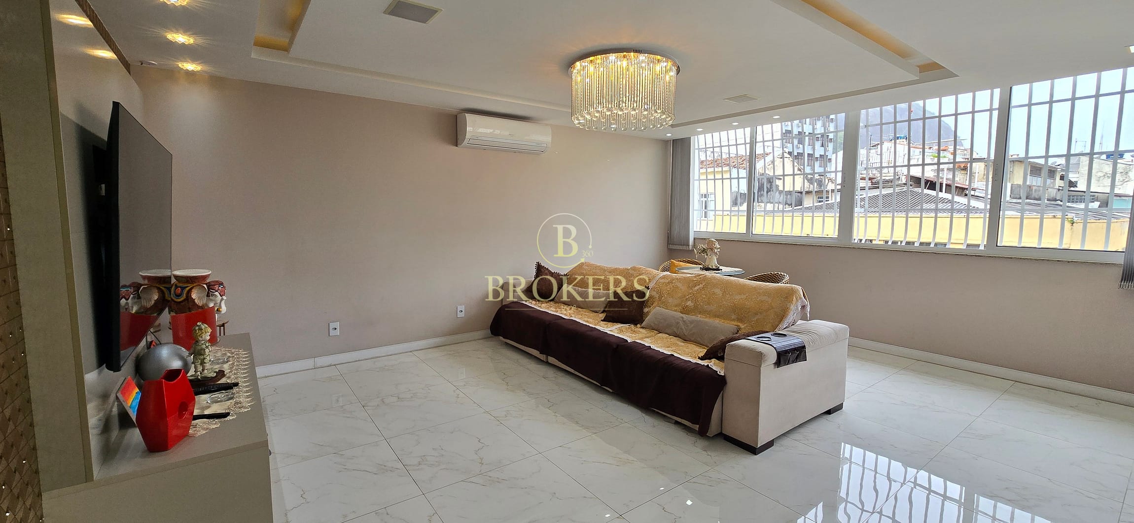 Apartamento espetacular, todo  modernizado à venda na Rua Figueiredo Magalhães, Copacabana, Rio de Janeiro.