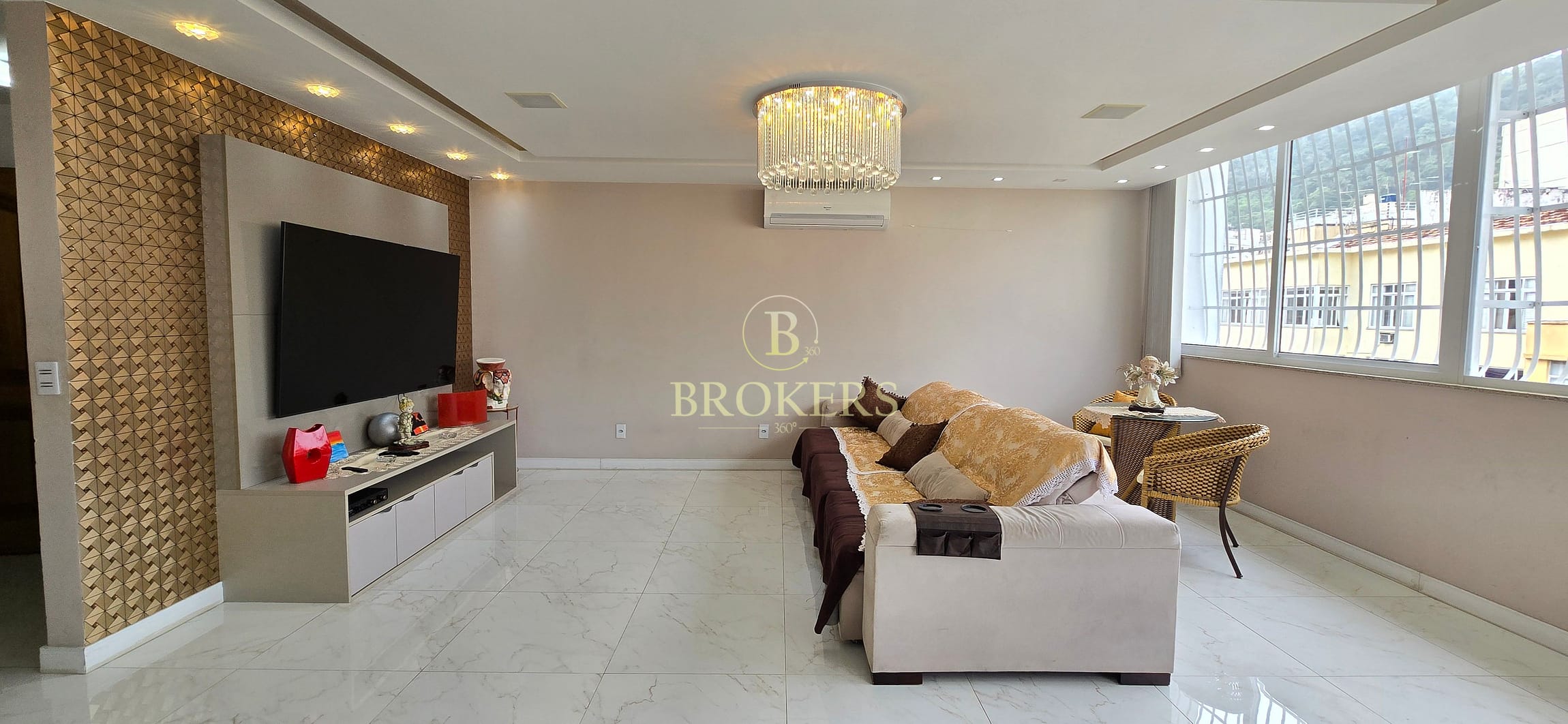 Apartamento espetacular, todo  modernizado à venda na Rua Figueiredo Magalhães, Copacabana, Rio de Janeiro.