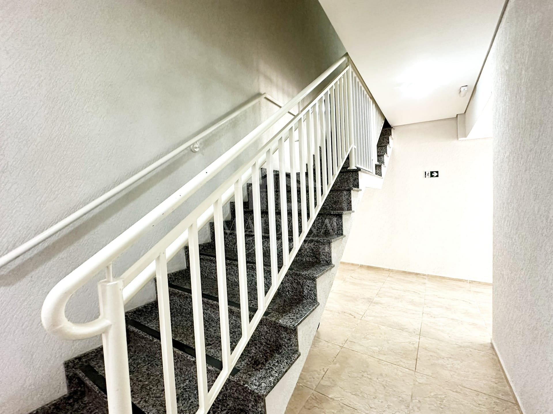 Apartamento à venda com 2 quartos, 48m² - Foto 2