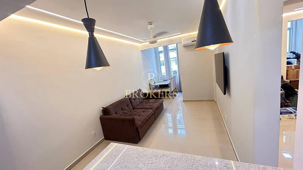 Excelente oportunidade em Copacabana, Rio de Janeiro! Apartamento 2 quartos, suíte, reformadissimo, 1 vaga de garagem.