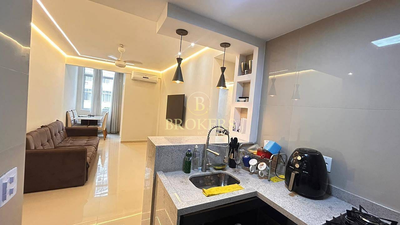 Excelente oportunidade em Copacabana, Rio de Janeiro! Apartamento 2 quartos, suíte, reformadissimo, 1 vaga de garagem.