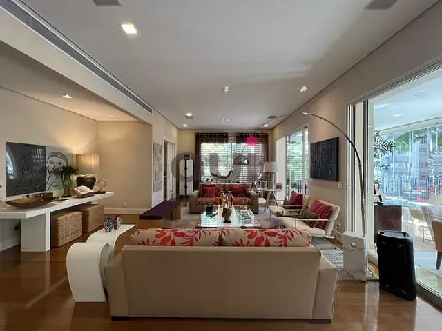 Apartamento 4 quartos e 6 banheiros, à venda, no bairro Itaim-Bibi em São Paulo