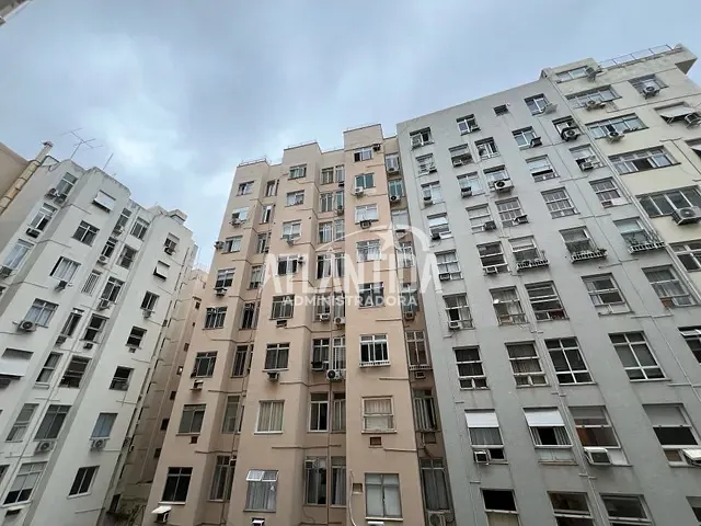 Apartamento com 65m² 2 quartos e 2 banheiros, à venda, no bairro Copacabana em Rio de Janeiro