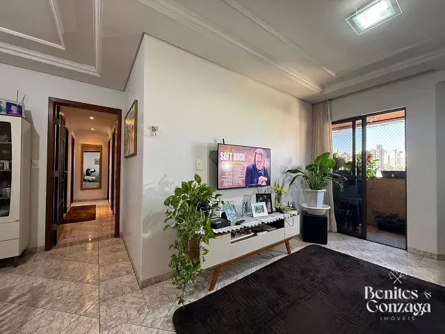 Apartamento 4 quartos e 2 banheiros, à venda, no bairro Zona 07 em Maringá