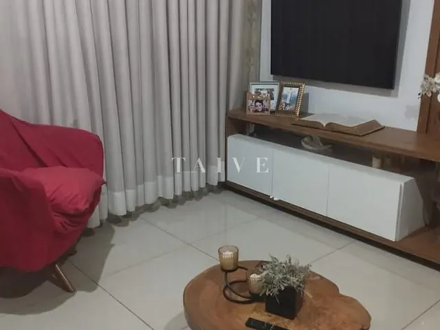 Sobrado com 260m² 3 quartos e 2 banheiros, à venda, no bairro Califórnia em Londrina