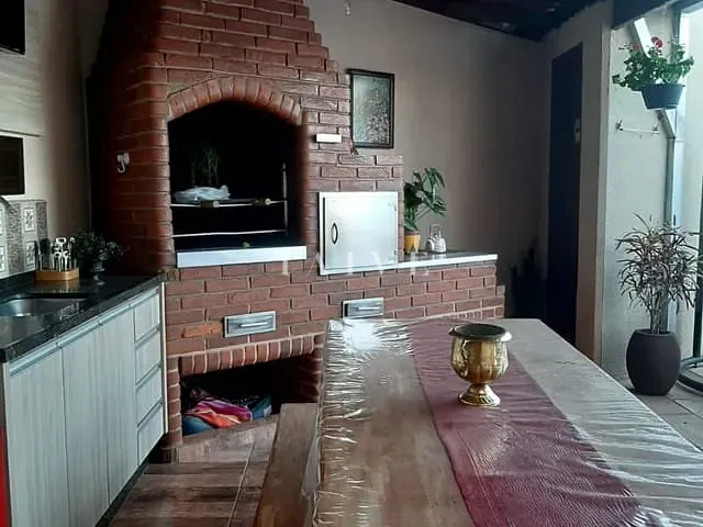 Sobrado com 260m² 3 quartos e 2 banheiros, à venda, no bairro Califórnia em Londrina