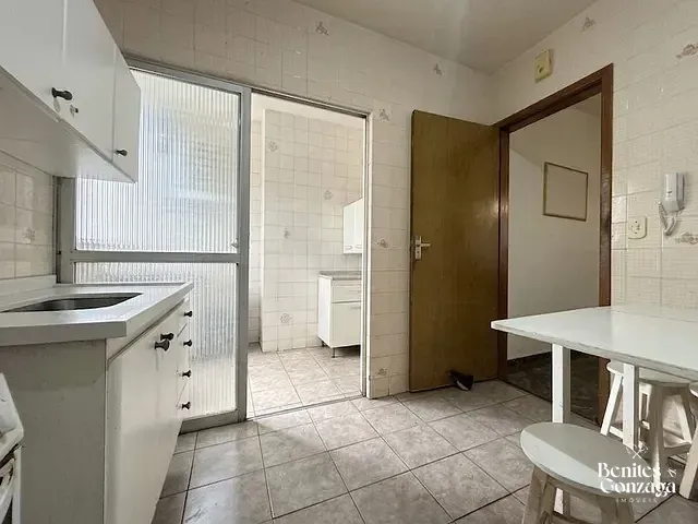 Apartamento 3 quartos e 2 banheiros, à venda, no bairro Chácara Paulista em Maringá