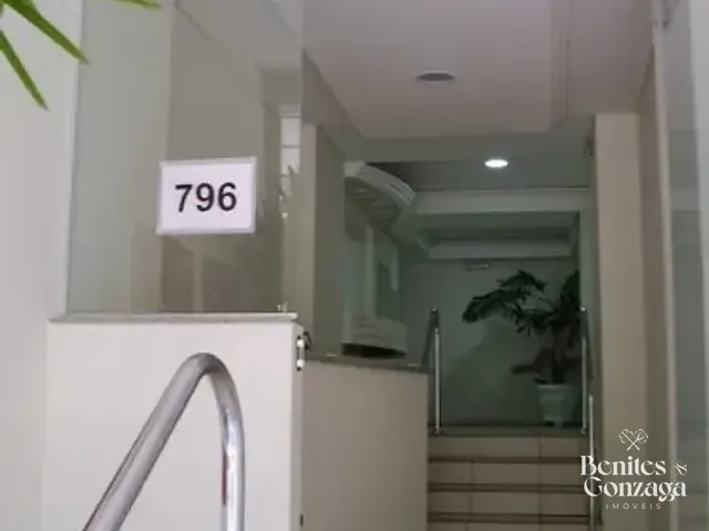 Apartamento 2 quartos e 1 banheiro, à venda, no bairro Vila Vardelina em Maringá