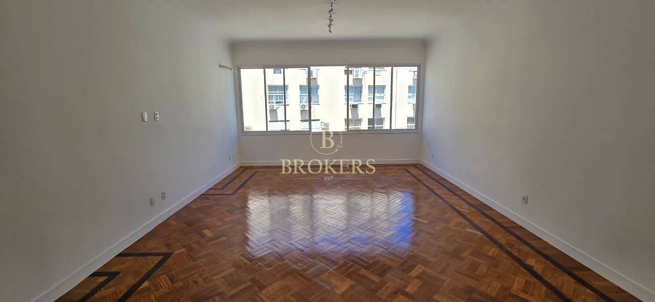 Apartamento totalmente modernizado à venda, Rua Pinheiro Machado - Laranjeiras. 3 quartos sendo 1 suíte, 1 banheiro social, 1 vaga na escritura - 130 m².