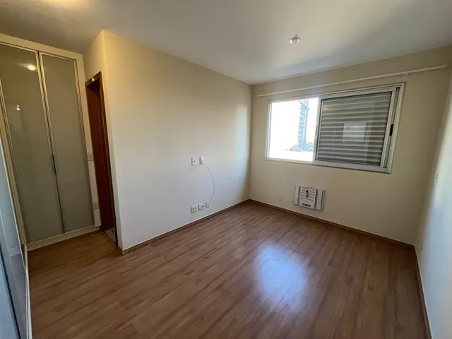 Apartamento com 10m² 3 quartos e 2 banheiros, para alugar, no bairro Gleba Fazenda Palhano em Londrina