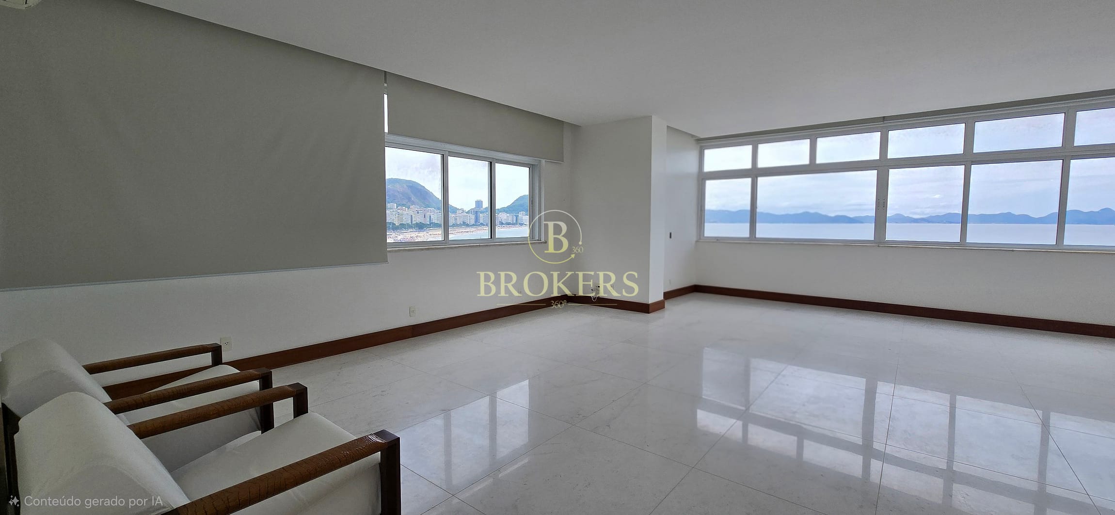 Apartamento todo modernizado  à venda na Avenida Atlântica, Copacabana. Frente mar,  andar alto, 3 quartos, sendo 2 suítes e 1 vaga.