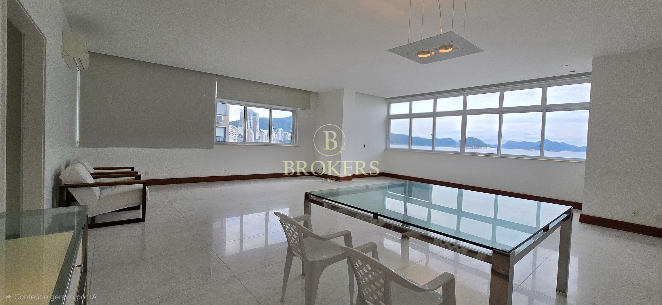 Apartamento todo modernizado  à venda na Avenida Atlântica, Copacabana. Frente mar,  andar alto, 3 quartos, sendo 2 suítes e 1 vaga.