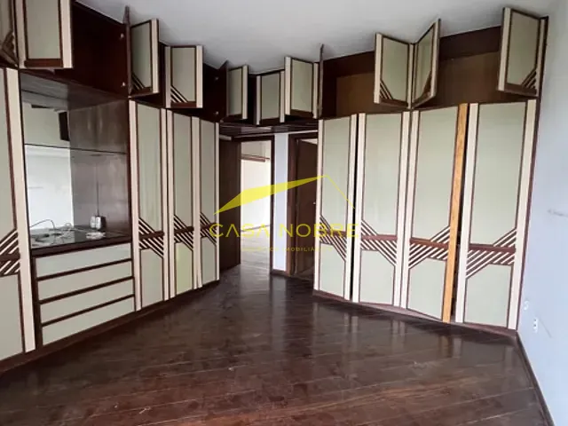 Apartamento 4 quartos e 2 banheiros, à venda, no bairro Praia do Canto em Vitória