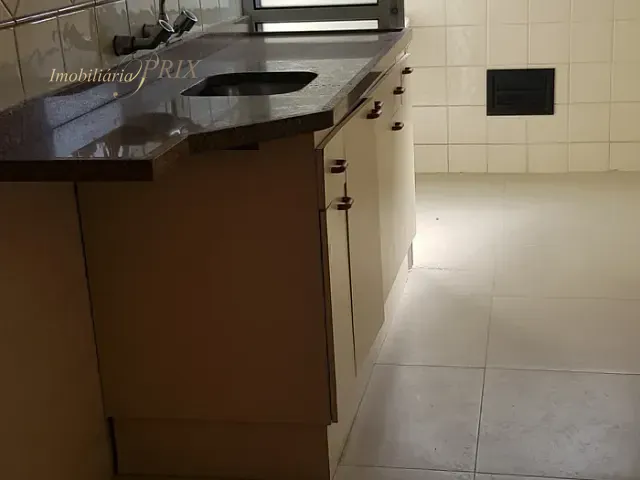 Apartamento 2 quartos e 2 banheiros, para alugar, no bairro Cristo Rei em Curitiba