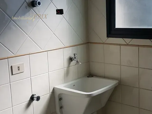 Apartamento 2 quartos e 2 banheiros, para alugar, no bairro Cristo Rei em Curitiba