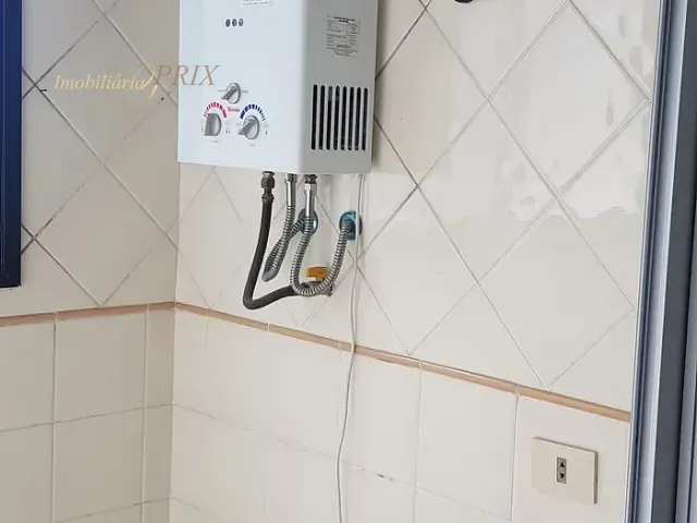 Apartamento 2 quartos e 2 banheiros, para alugar, no bairro Cristo Rei em Curitiba