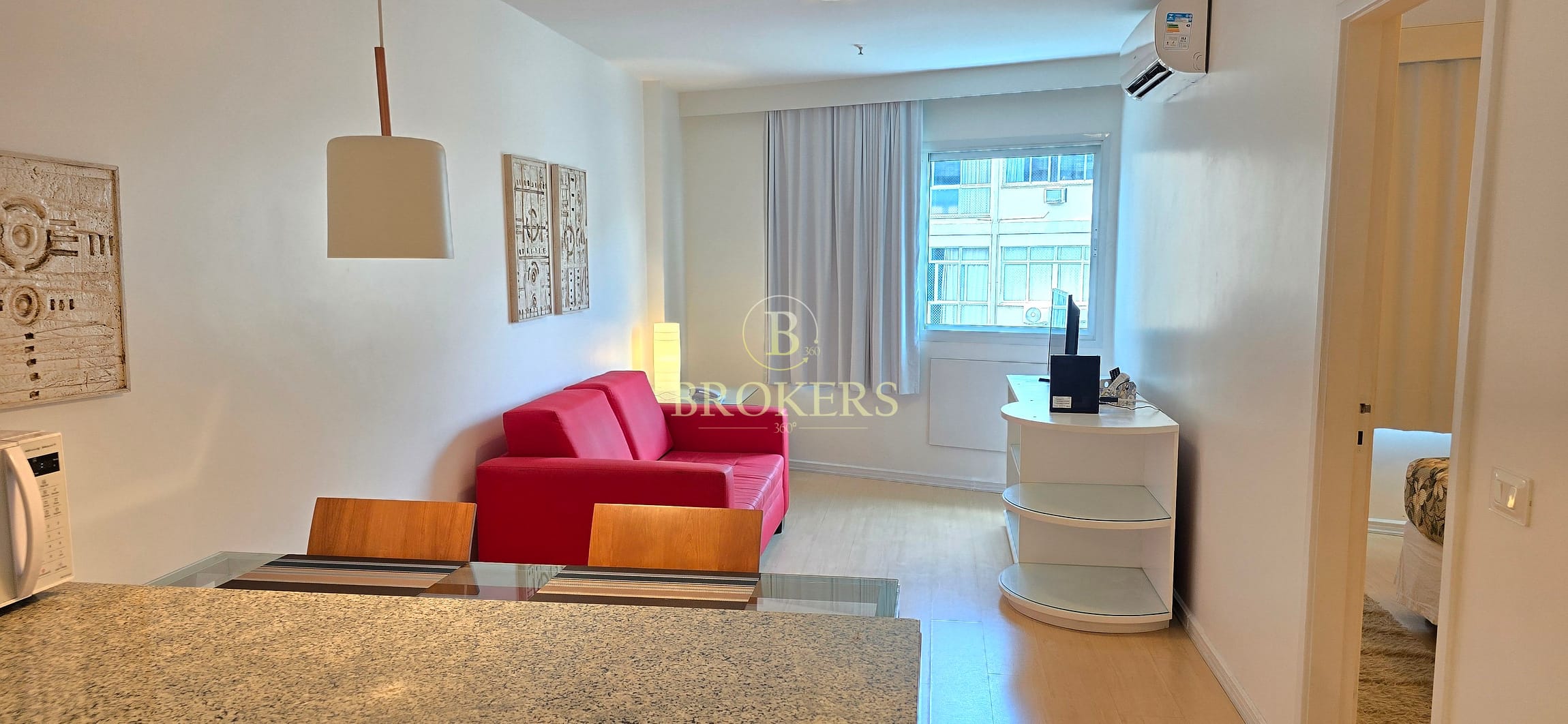 Apartamento quarto e sala, Alto padrão à venda a 400 m da Praia de Ipanema. Oportunidade perfeita para quem busca rentabilizar com aluguel de temporada