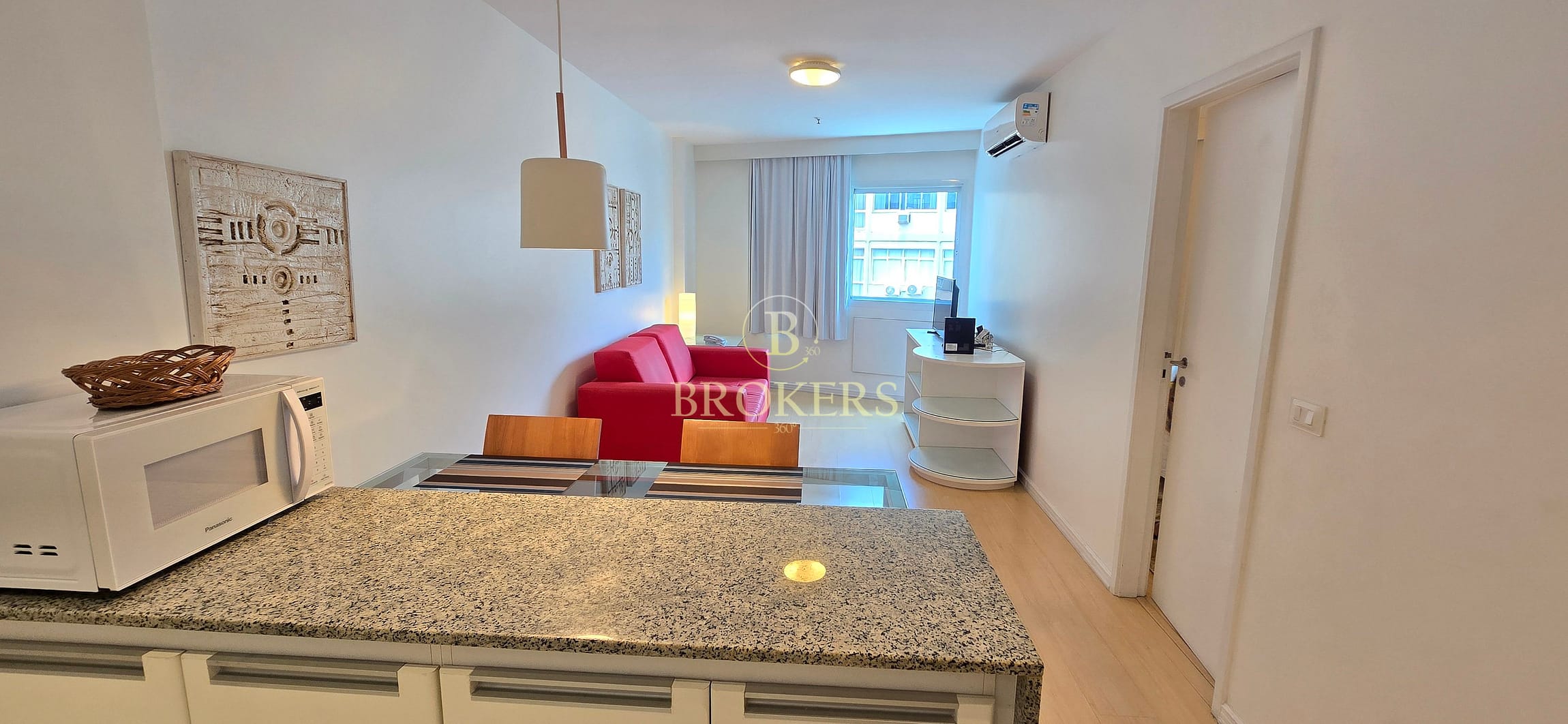 Apartamento quarto e sala, Alto padrão à venda a 400 m da Praia de Ipanema. Oportunidade perfeita para quem busca rentabilizar com aluguel de temporada