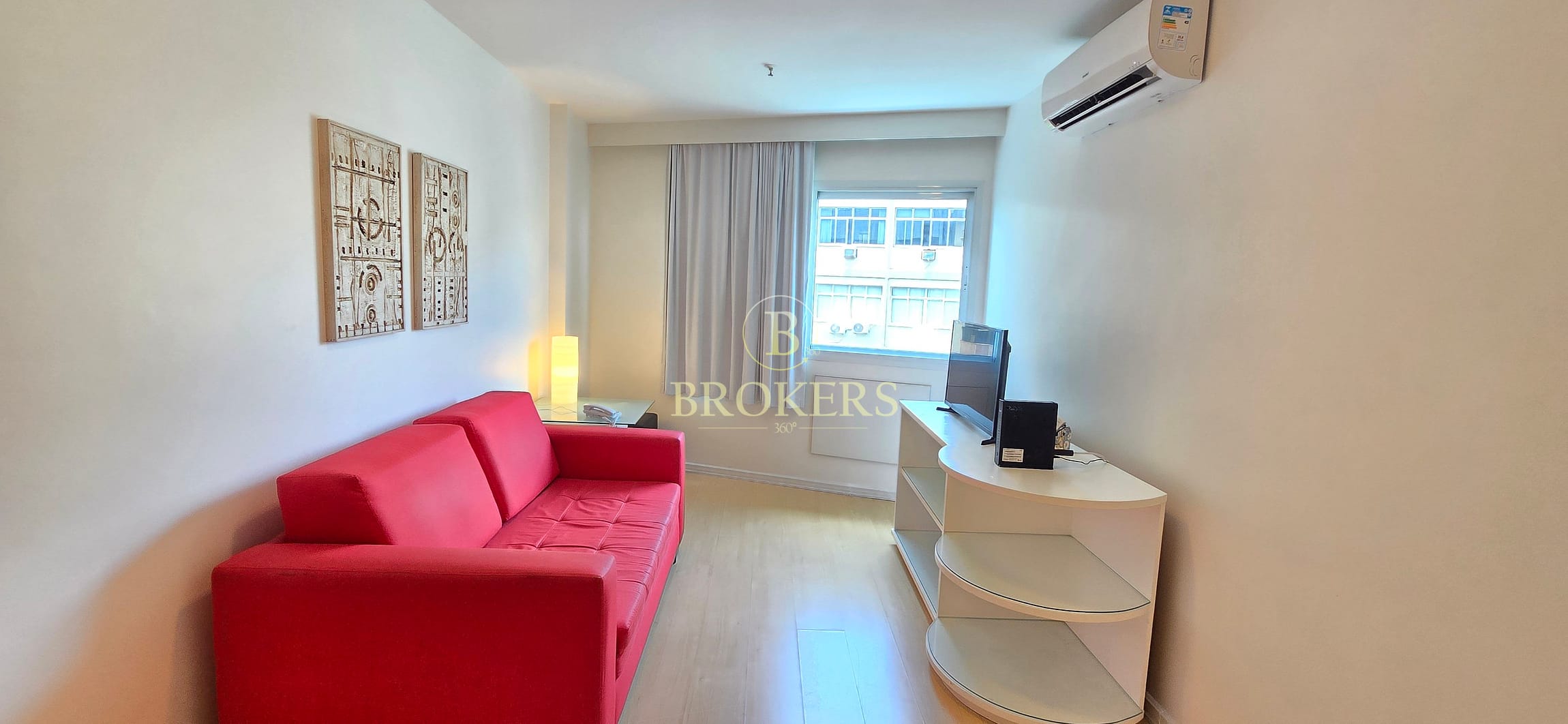 Apartamento quarto e sala, Alto padrão à venda a 400 m da Praia de Ipanema. Oportunidade perfeita para quem busca rentabilizar com aluguel de temporada