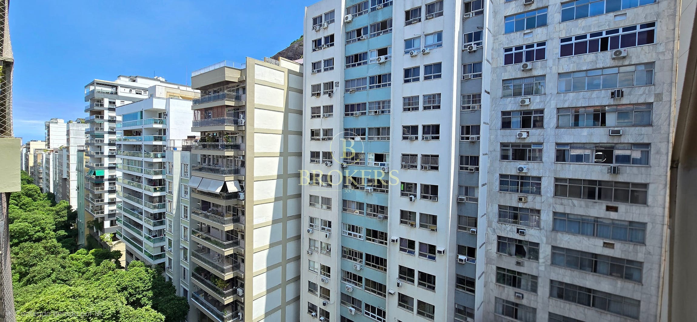Apartamento à venda, Rua santa Clara, junto ao Bairro Peixoto, Copacabana! Aproximadamente 162m², Varandão, 3 quartos, 1 suíte, andar alto, 2 vagas.