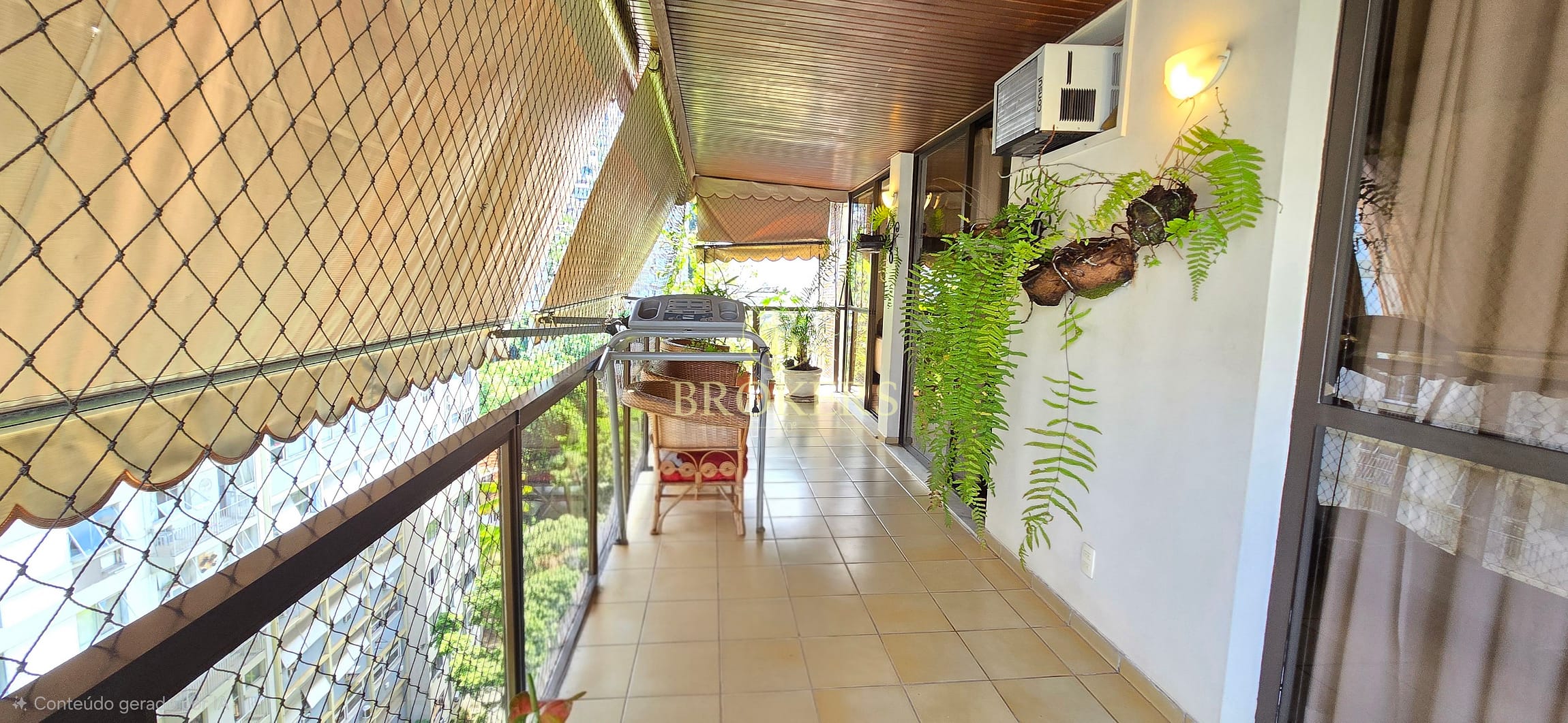 Apartamento à venda, Rua santa Clara, junto ao Bairro Peixoto, Copacabana! Aproximadamente 162m², Varandão, 3 quartos, 1 suíte, andar alto, 2 vagas.