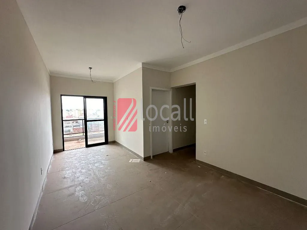 Apartamento com 3 quartos à venda e aluguel, 77m² — foto 2 de 14