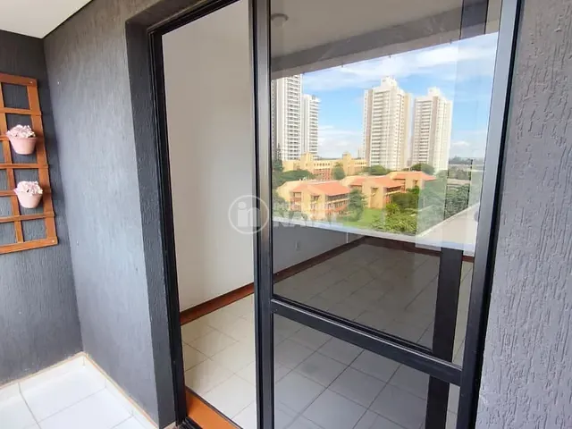 Apartamento com 83m² 3 quartos e 2 banheiros, para alugar, no bairro Bela Suiça em Londrina