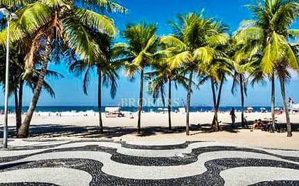 Oportunidade na quadra da praia Copacabana, Posto 3! Apartamento modernizado à venda, 2 quartos , suite, 1 vaga. Pronto para morar