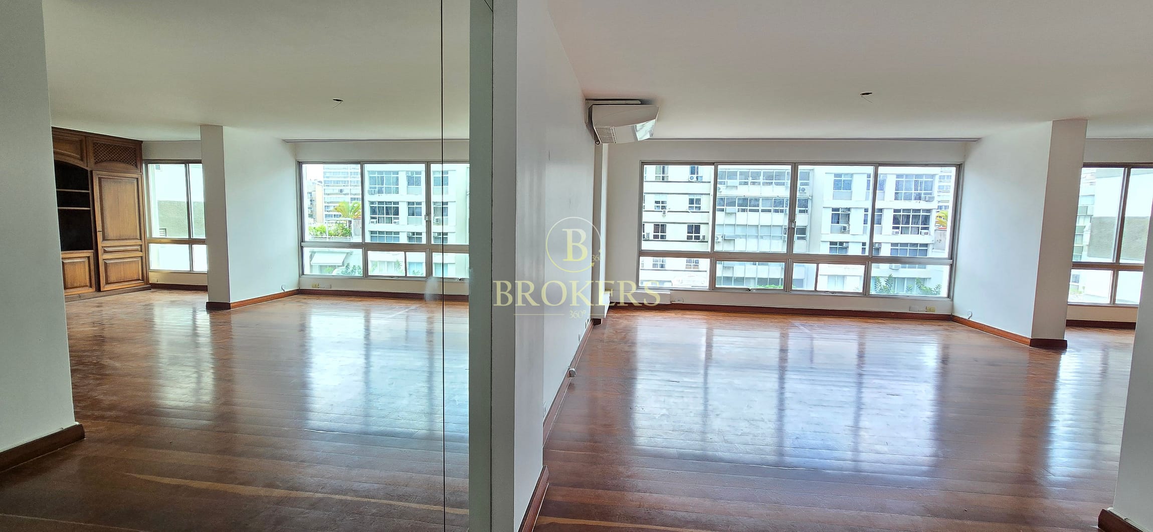 Apartamento com excelente planta à venda, Leblon, RJ. Apenas 200 metros da praia, posto 11. Salão, 3 quartos (suíte), 4 banheiros, 2 vagas. Porteiro 24 horas.