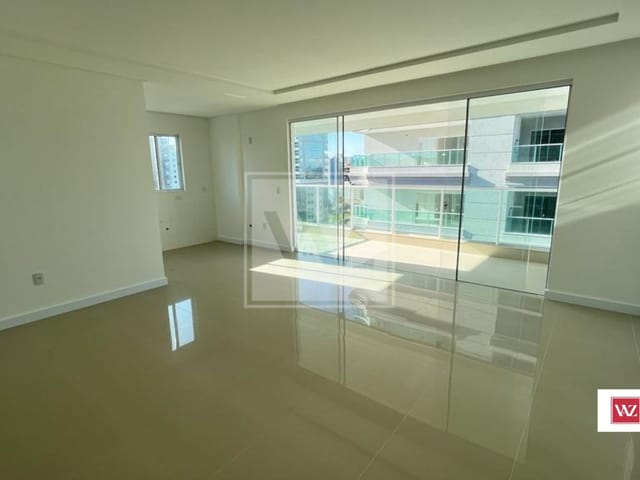 Apartamento com 179m² 4 quartos e 5 banheiros, à venda, no bairro Meia Praia em Itapema