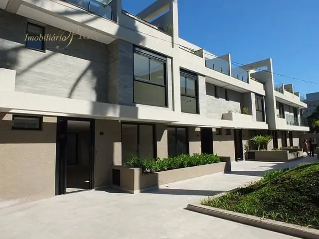 Sobrado com 272m² 3 quartos e 1 banheiro, à venda, no bairro Boa Vista em Curitiba