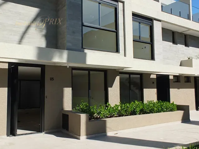 Sobrado com 272m² 3 quartos e 1 banheiro, à venda, no bairro Boa Vista em Curitiba