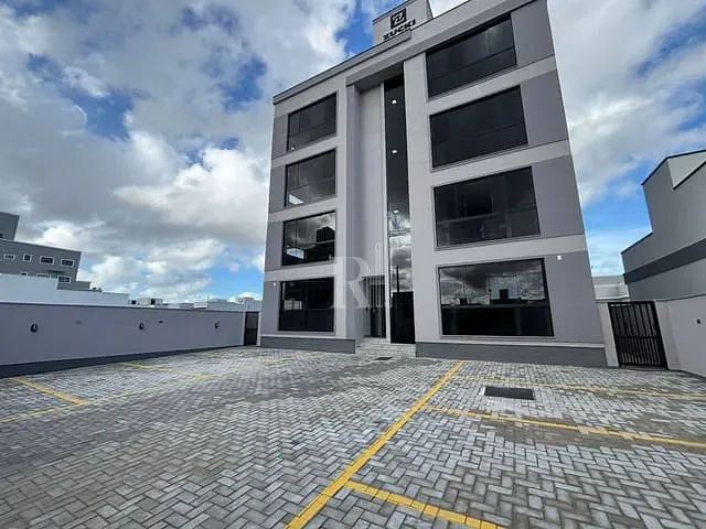 Apartamento 2 quartos e 2 banheiros, à venda ou para alugar, no bairro Areias em Tijucas