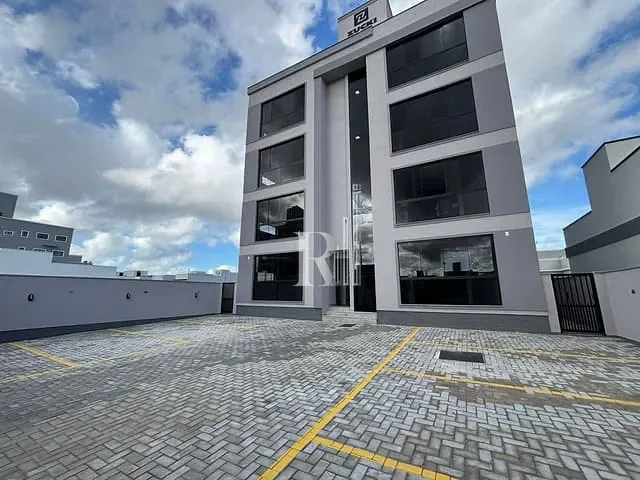 Apartamento 2 quartos e 2 banheiros, à venda ou para alugar, no bairro Areias em Tijucas