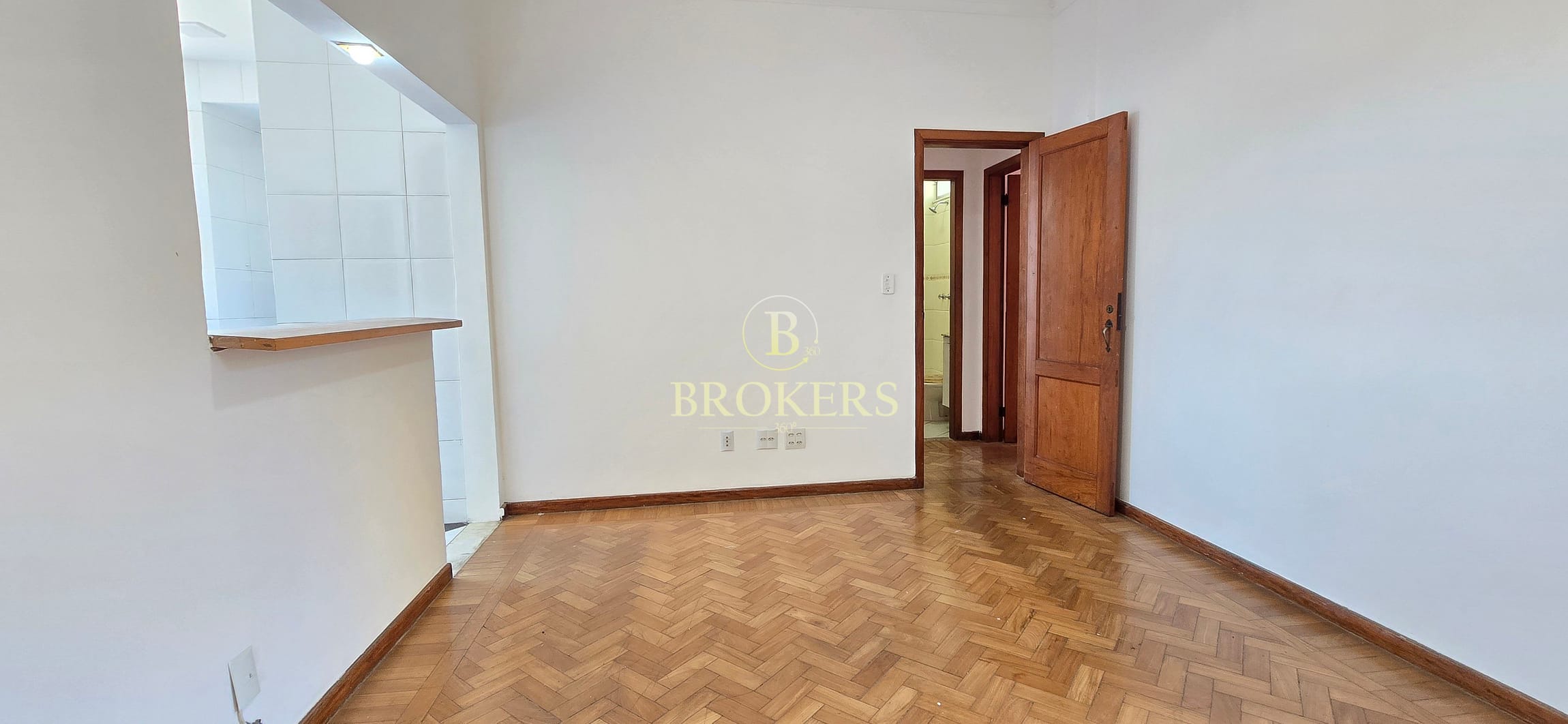 Apartamento encantador de 2 quartos à venda em Santa Teresa com 1 suíte, varanda charmosa, vaga e arquitetura cheia de personalidade